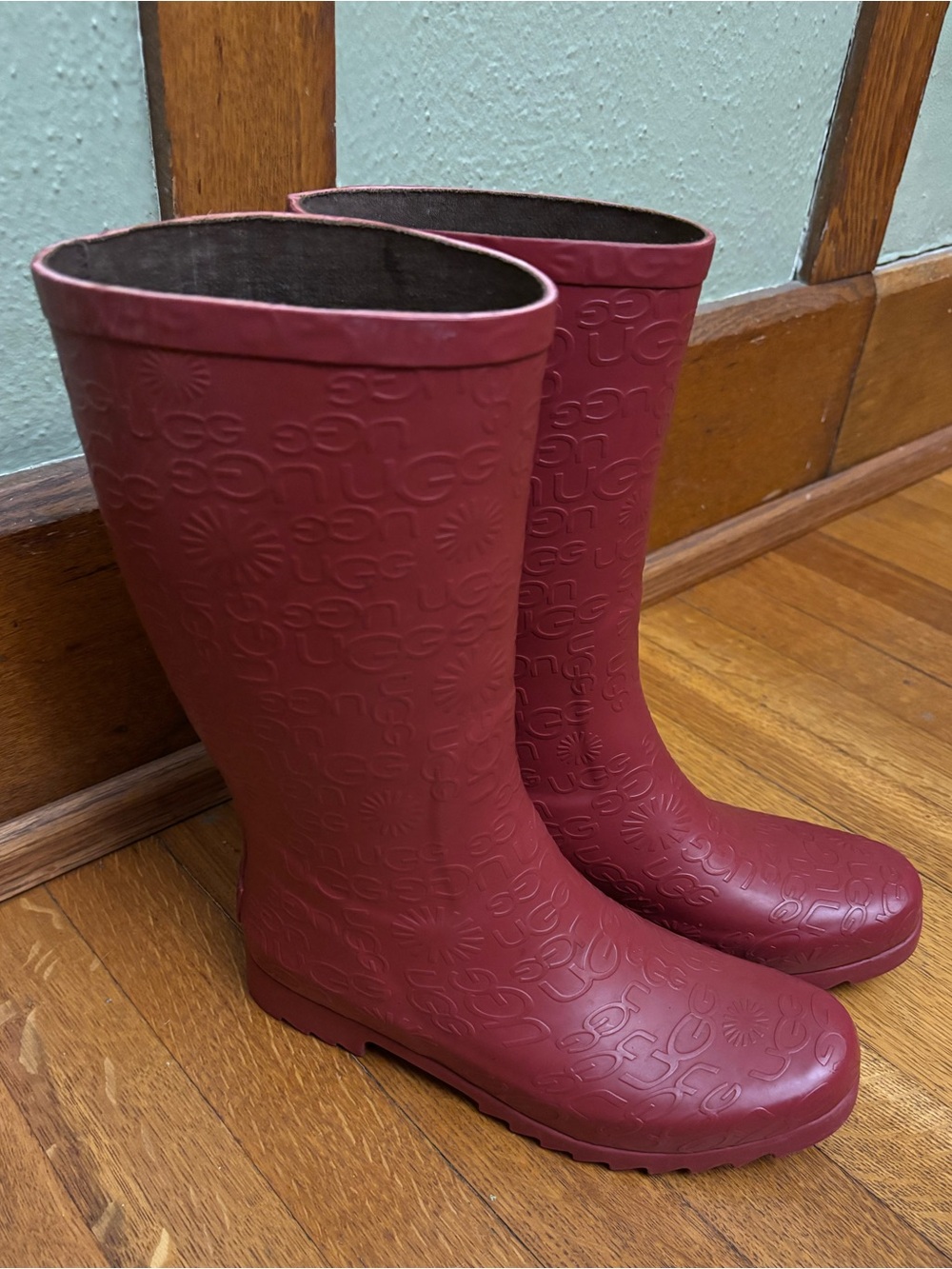 UGG Wilshire Logo Womens' Boots